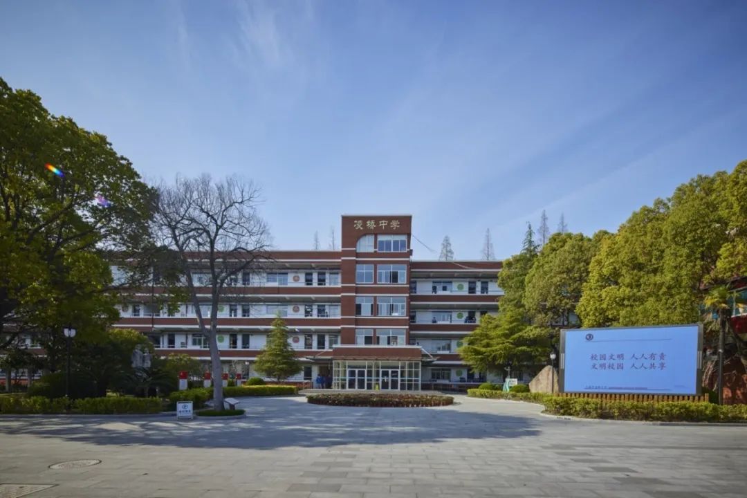 校园正面1.jpg